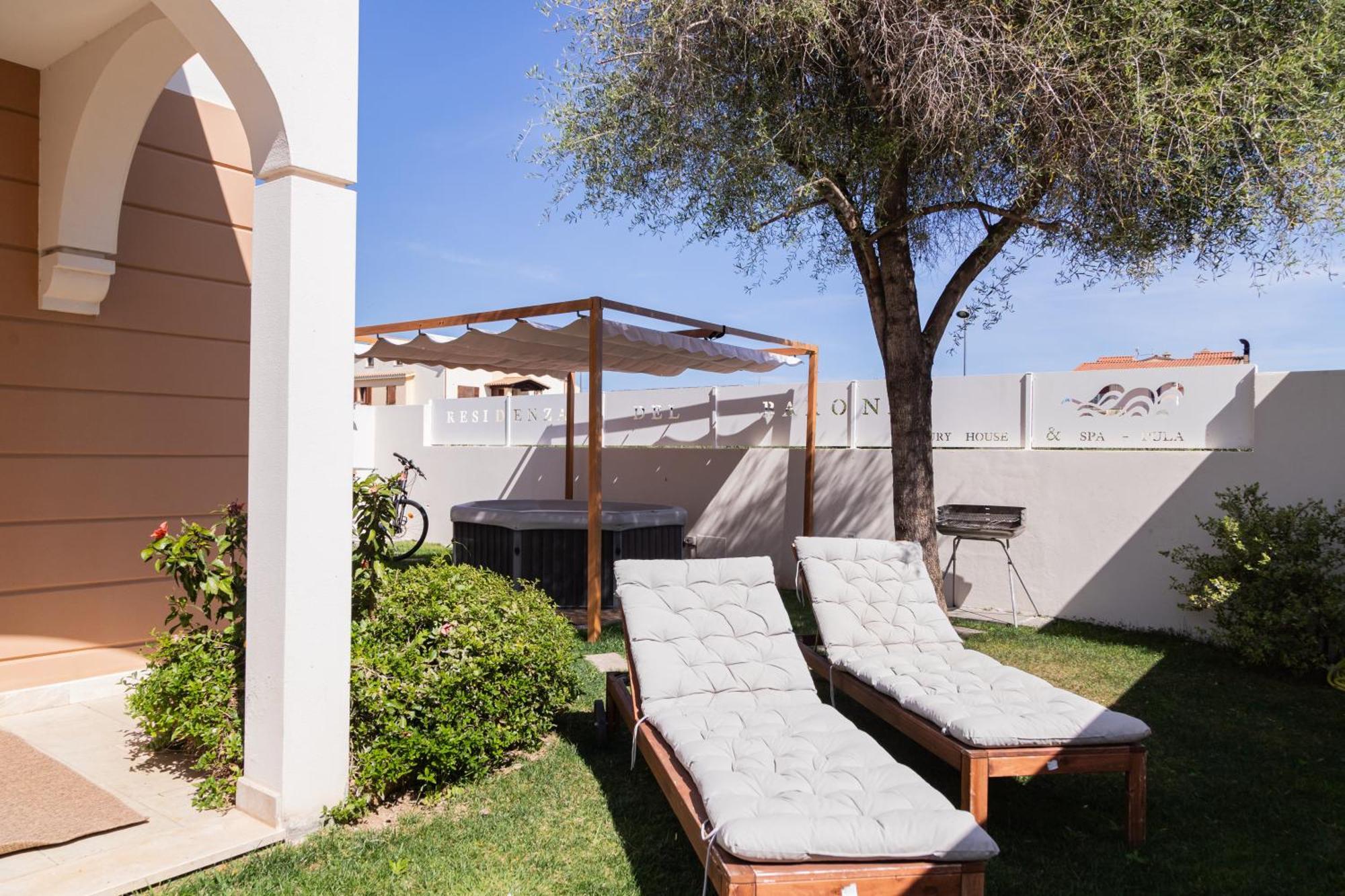 Residenza Del Barone Luxury House - Pula, Sardegna Lägenhet Exteriör bild
